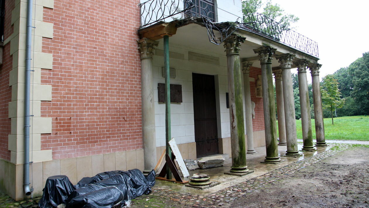  Dom Gotycki po wichurze (zdjęcie 1) - Autor: Radosław Szczęch