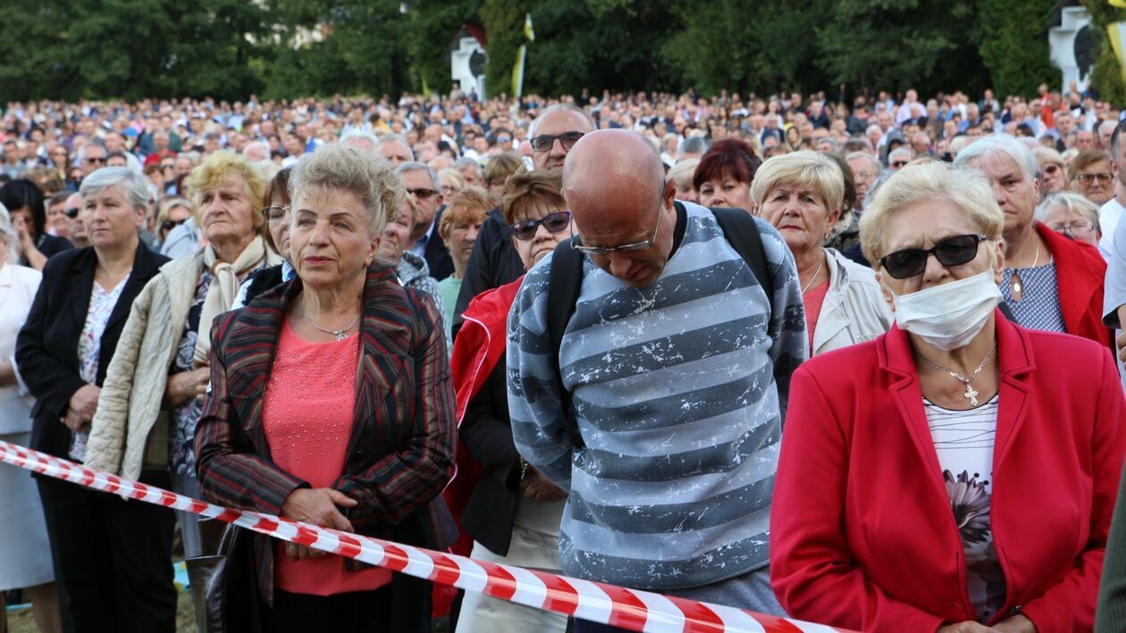  Tysiące wiernych modliły się w Wąwolnicy (zdjęcie 76) - Autor: Radosław Szczęch