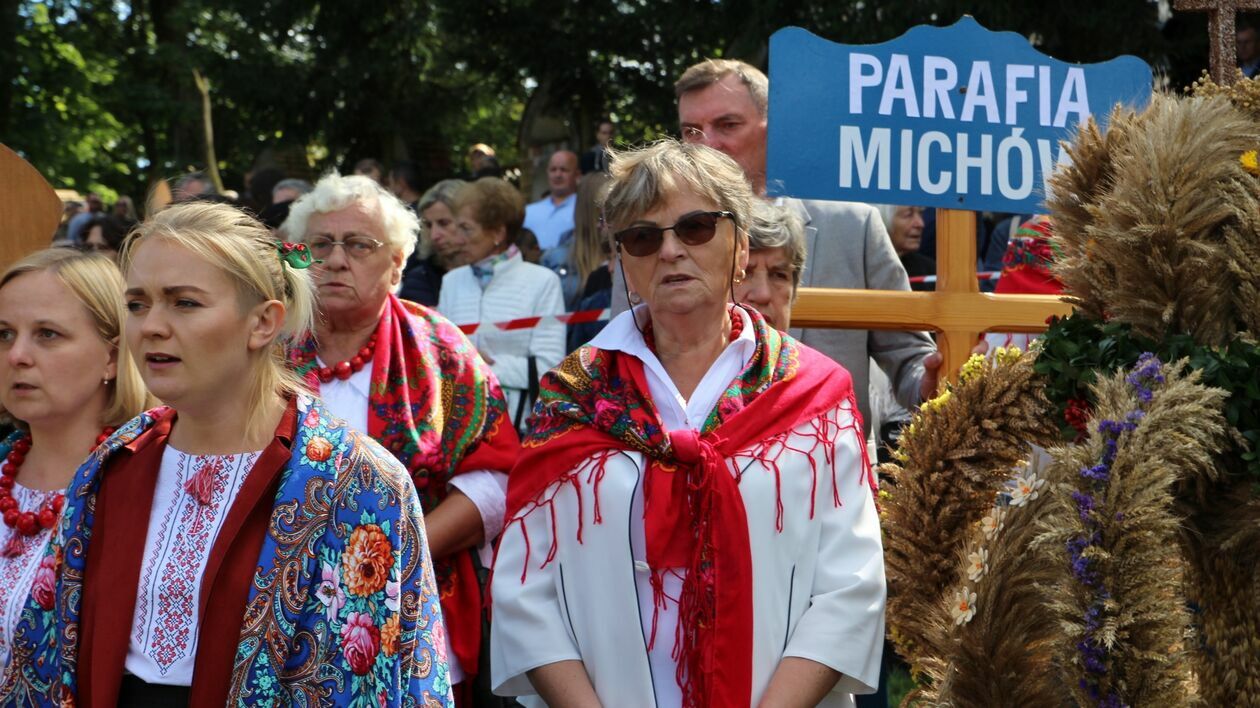  Tysiące wiernych modliły się w Wąwolnicy (zdjęcie 110) - Autor: Radosław Szczęch