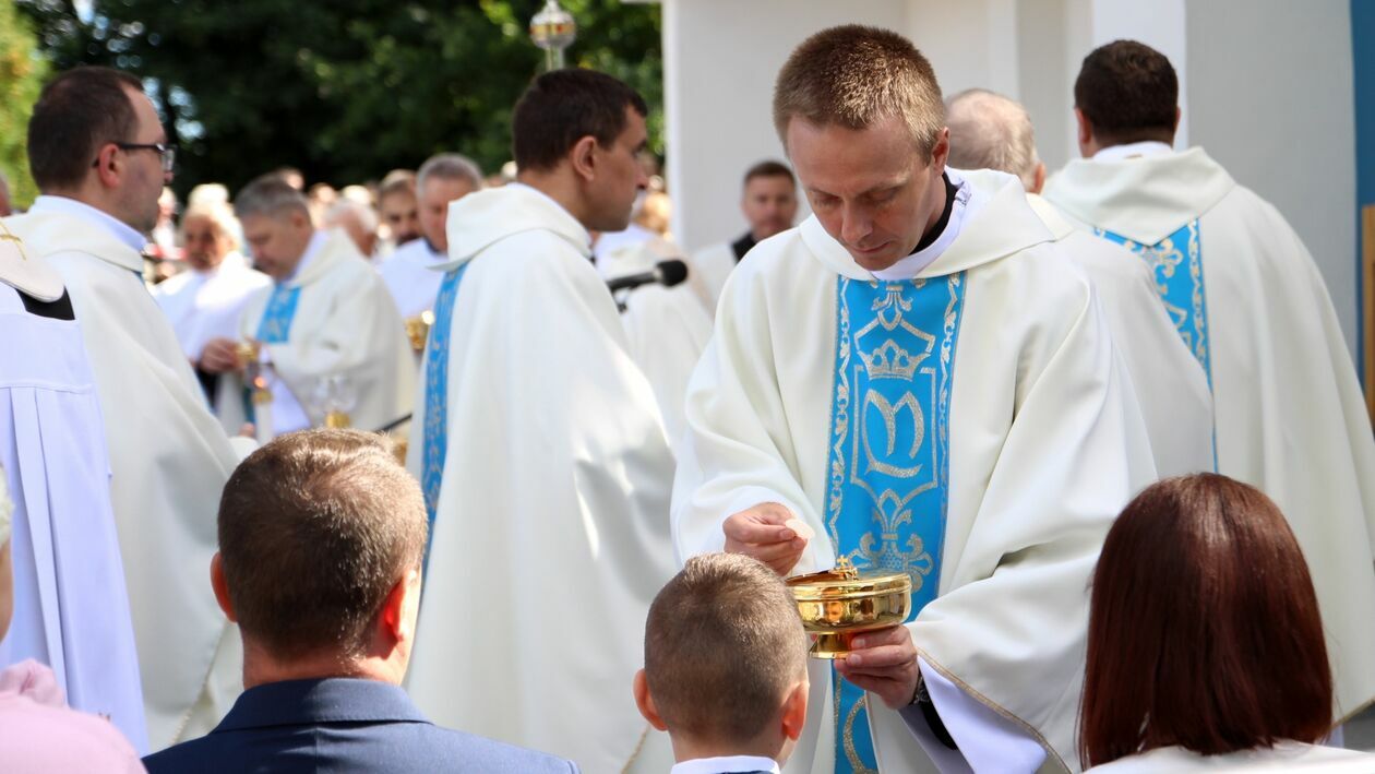  Tysiące wiernych modliły się w Wąwolnicy (zdjęcie 100) - Autor: Radosław Szczęch