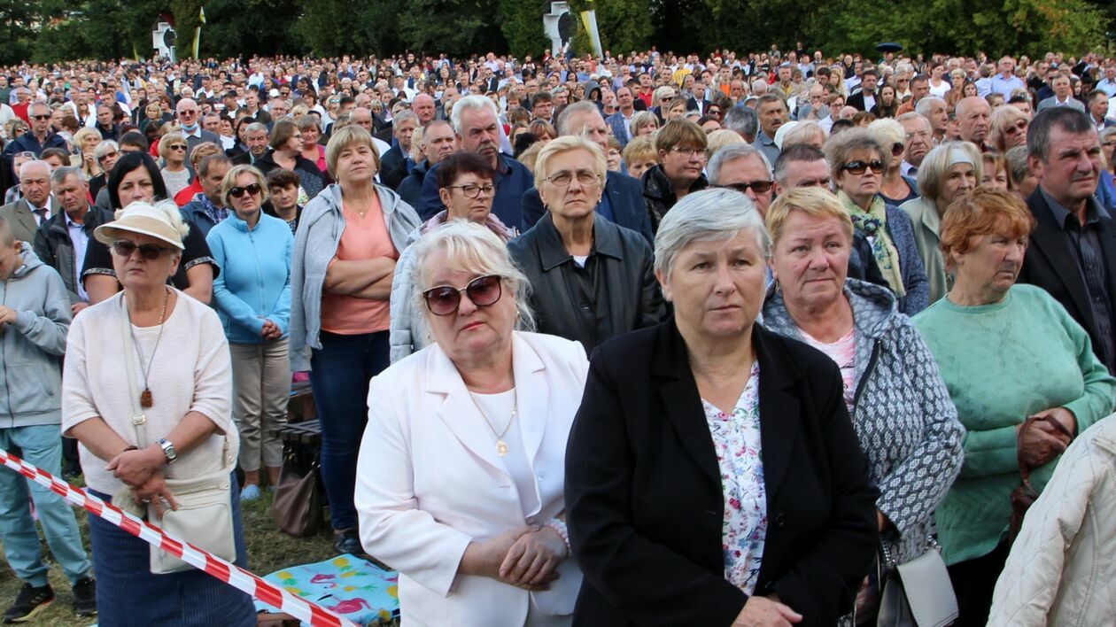  Tysiące wiernych modliły się w Wąwolnicy (zdjęcie 78) - Autor: Radosław Szczęch