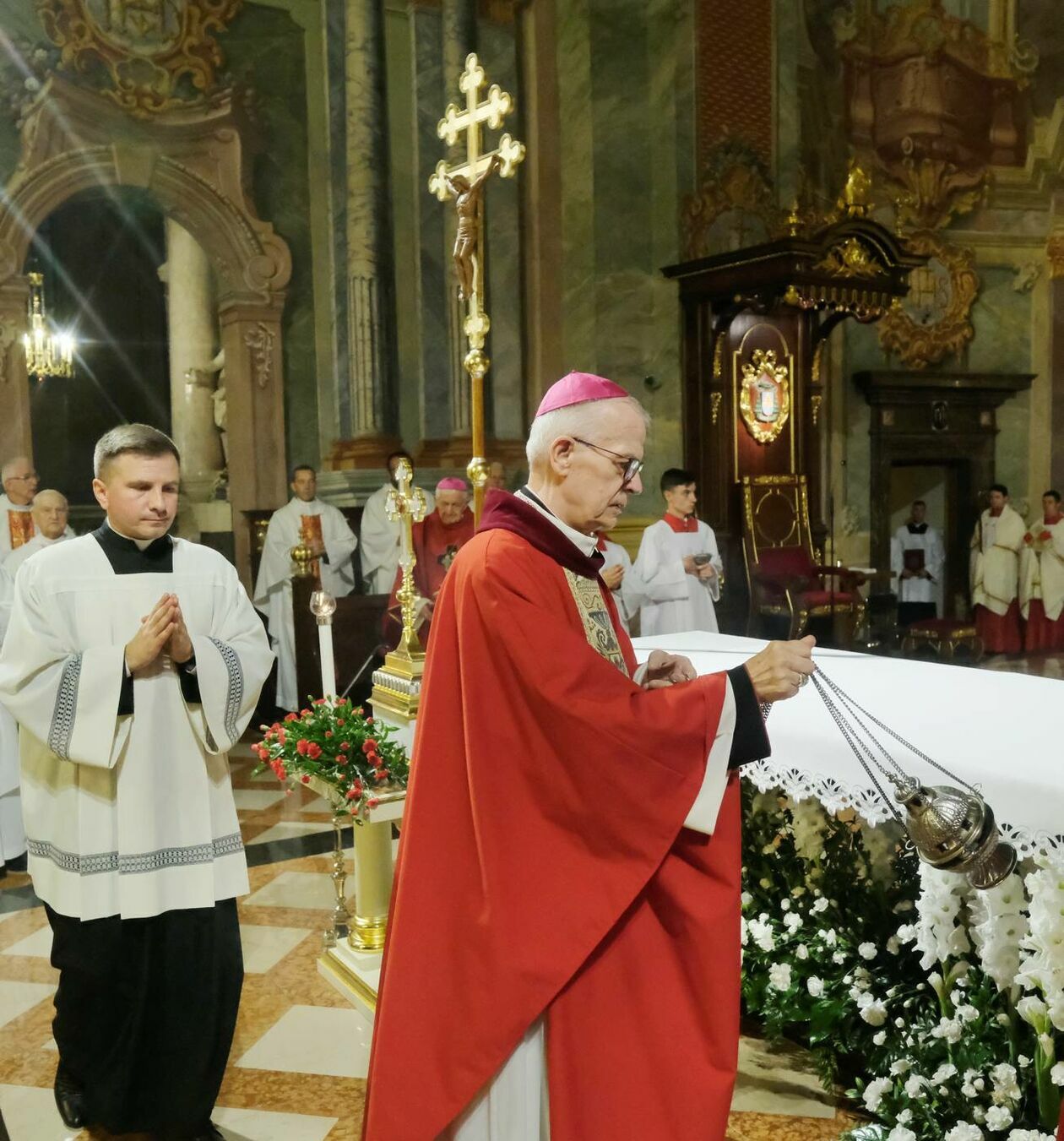  Wprowadzenie relikwii Drzewa Krzyża Świętego do lubelskiej archikatedry (zdjęcie 13) - Autor: Maciej Kaczanowski