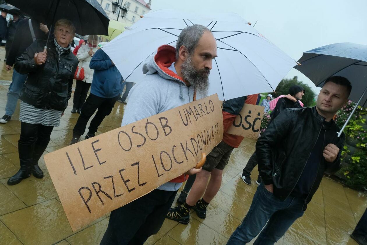 Protest antyszczepionkowców (zdjęcie 13) - Autor: Maciej Kaczanowski