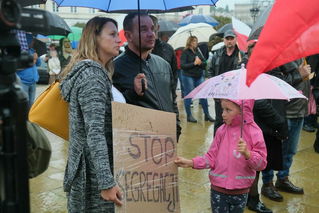  Protest antyszczepionkowców (zdjęcie 10) - Autor: Maciej Kaczanowski