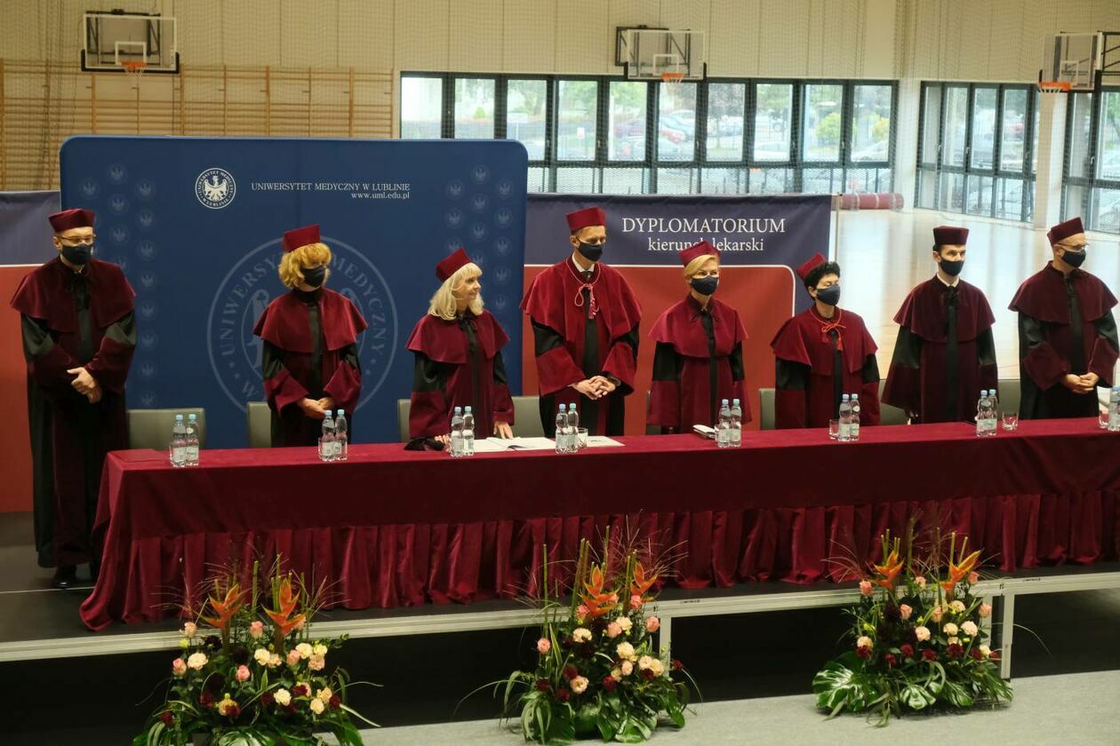  Dyplomy dla absolwentów wydziału lekarskiego Uniwersytetu Medycznego w Lublinie (zdjęcie 22) - Autor: Maciej Kaczanowski
