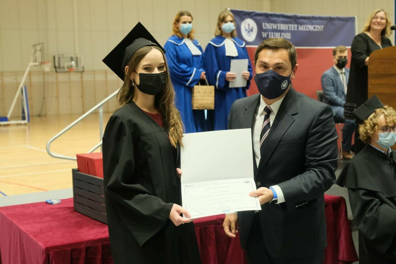  Dyplomy dla absolwentów wydziału lekarskiego Uniwersytetu Medycznego w Lublinie (zdjęcie 4) - Autor: Maciej Kaczanowski