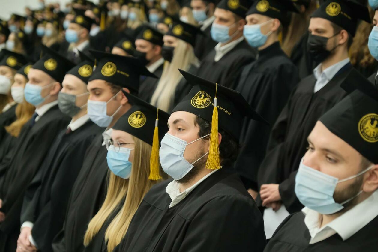  Dyplomy dla absolwentów wydziału lekarskiego Uniwersytetu Medycznego w Lublinie (zdjęcie 24) - Autor: Maciej Kaczanowski