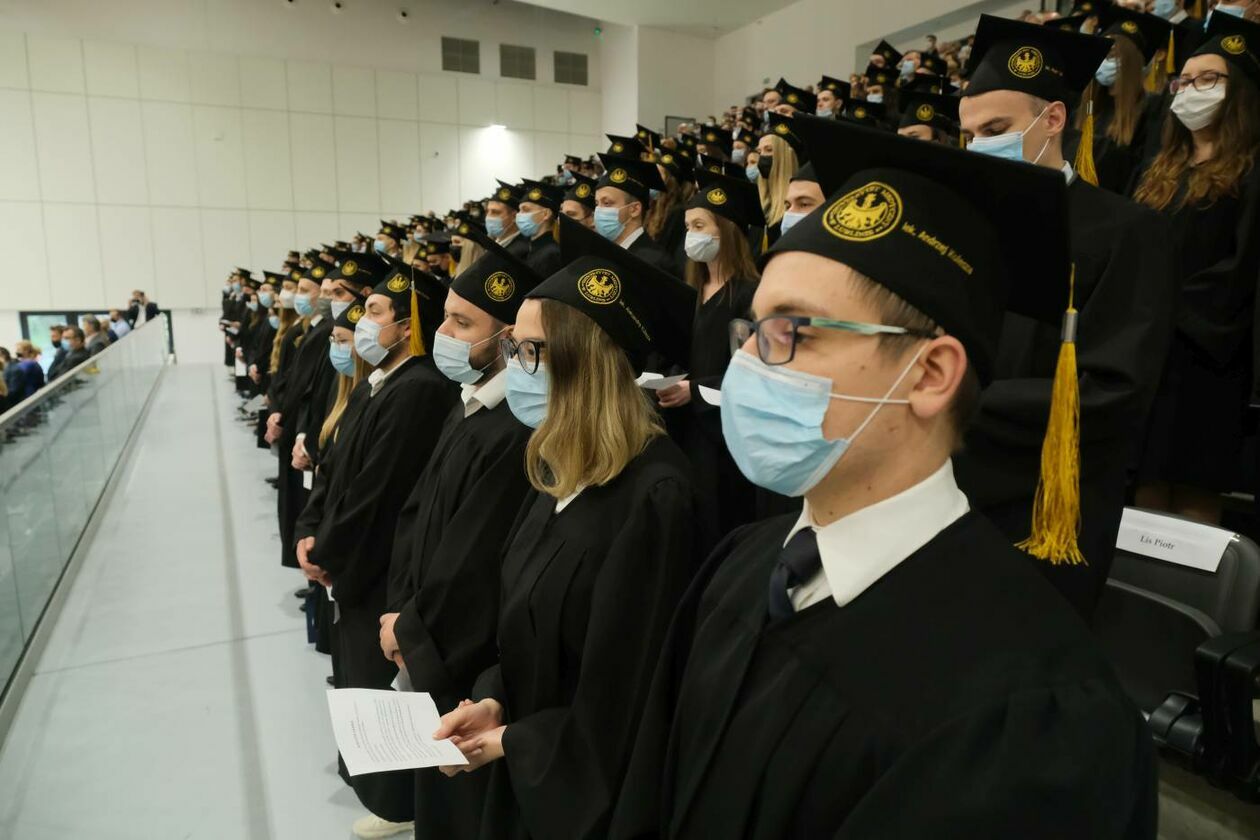 Dyplomy dla absolwentów wydziału lekarskiego Uniwersytetu Medycznego w Lublinie (zdjęcie 29) - Autor: Maciej Kaczanowski
