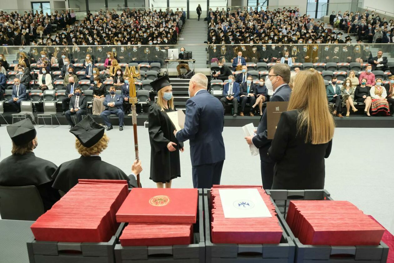  Dyplomy dla absolwentów wydziału lekarskiego Uniwersytetu Medycznego w Lublinie (zdjęcie 10) - Autor: Maciej Kaczanowski