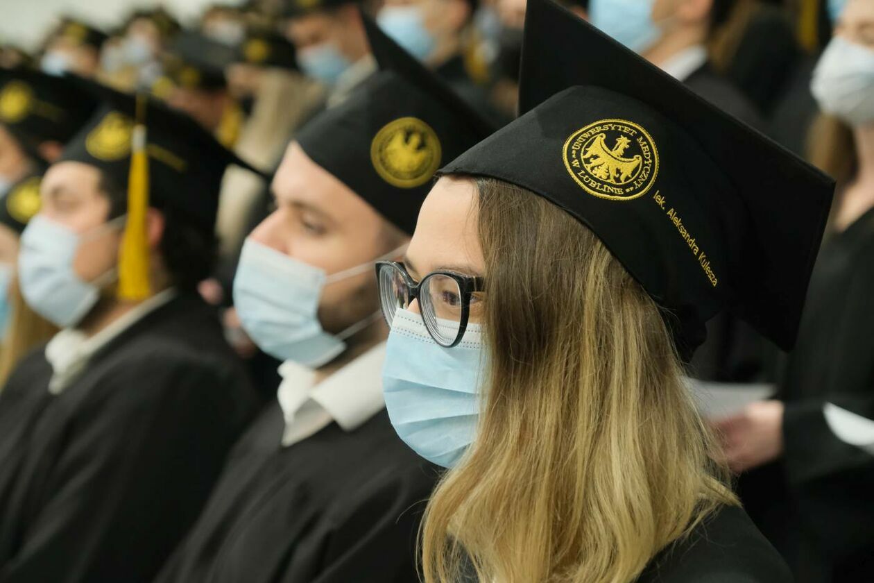  Dyplomy dla absolwentów wydziału lekarskiego Uniwersytetu Medycznego w Lublinie (zdjęcie 27) - Autor: Maciej Kaczanowski