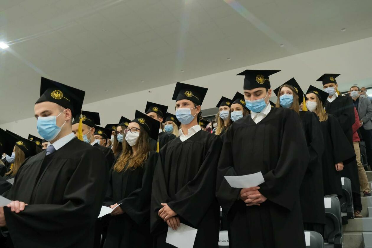  Dyplomy dla absolwentów wydziału lekarskiego Uniwersytetu Medycznego w Lublinie (zdjęcie 30) - Autor: Maciej Kaczanowski