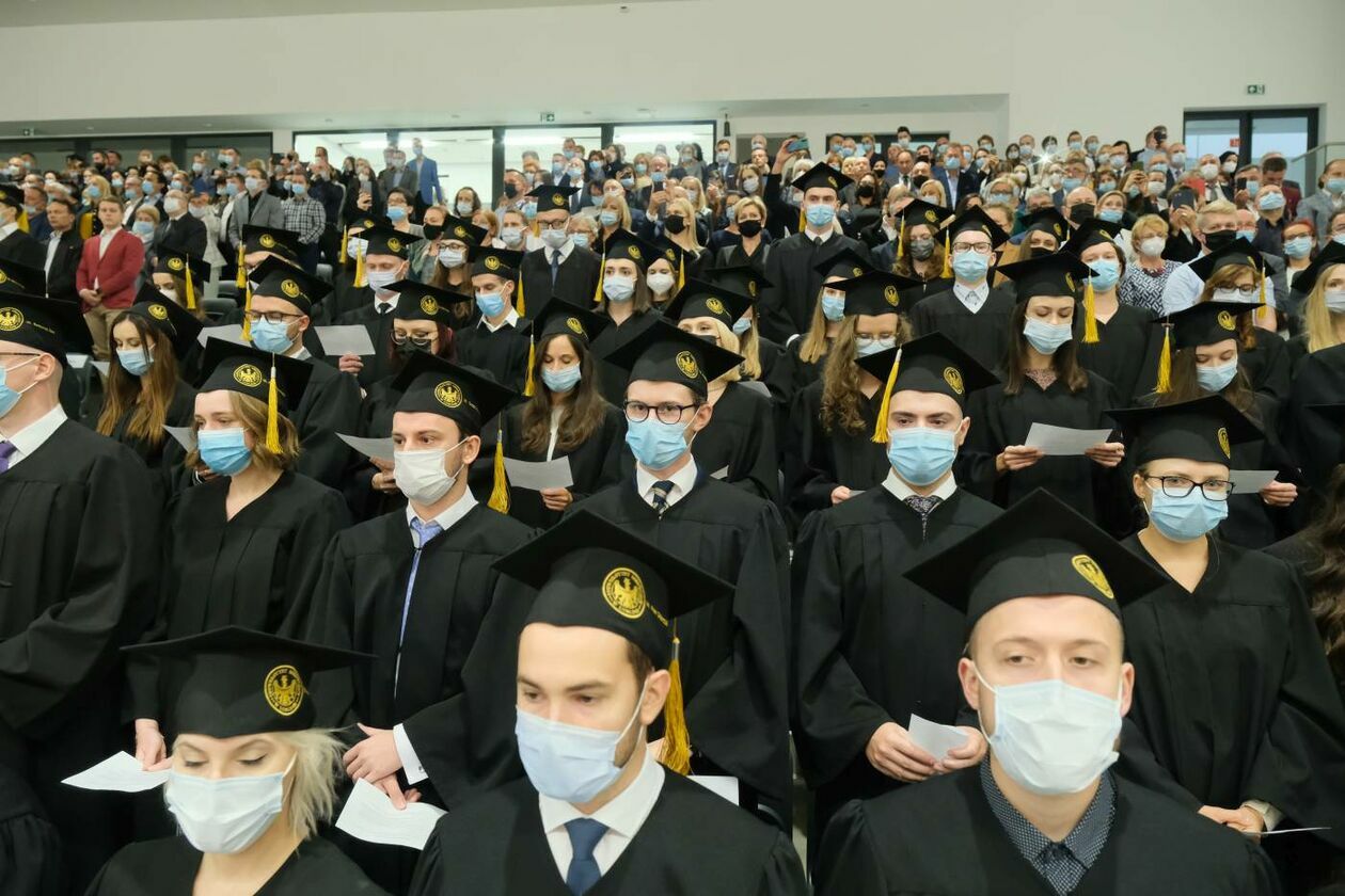  Dyplomy dla absolwentów wydziału lekarskiego Uniwersytetu Medycznego w Lublinie (zdjęcie 33) - Autor: Maciej Kaczanowski