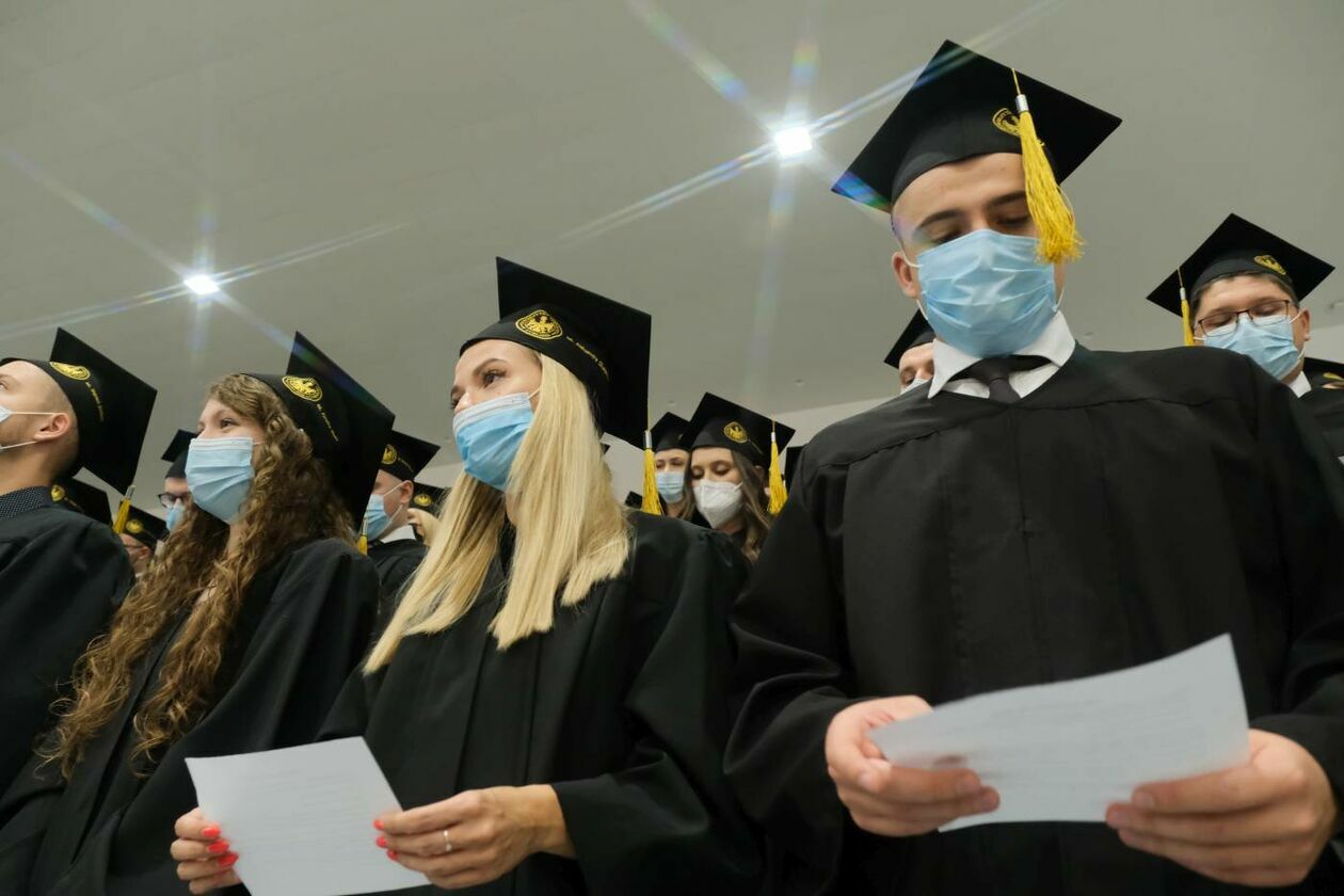  Dyplomy dla absolwentów wydziału lekarskiego Uniwersytetu Medycznego w Lublinie (zdjęcie 1) - Autor: Maciej Kaczanowski