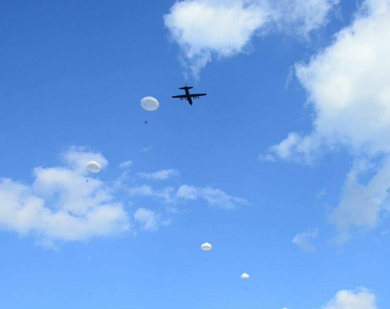  Amerykańskie Herculesy nad Białą Podlaską  (zdjęcie 7) - Autor: Airman Edgar Grimaldo