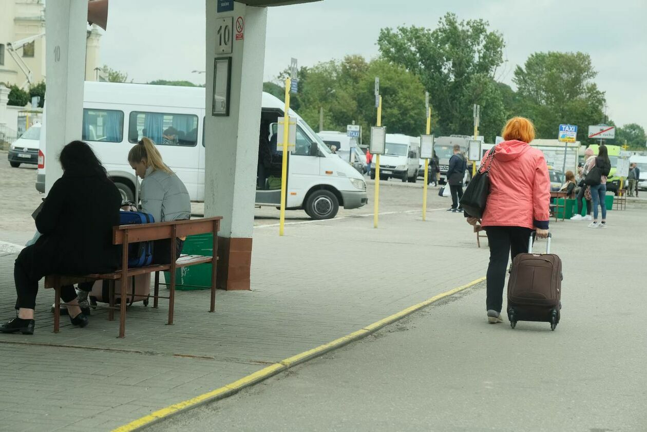  Pasażerowie na lubelskim dworcu PKS (zdjęcie 14) - Autor: Maciej Kaczanowski
