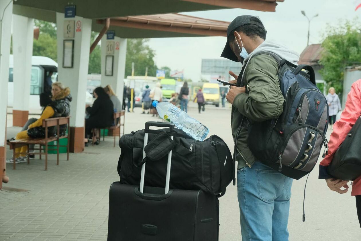  Pasażerowie na lubelskim dworcu PKS (zdjęcie 15) - Autor: Maciej Kaczanowski