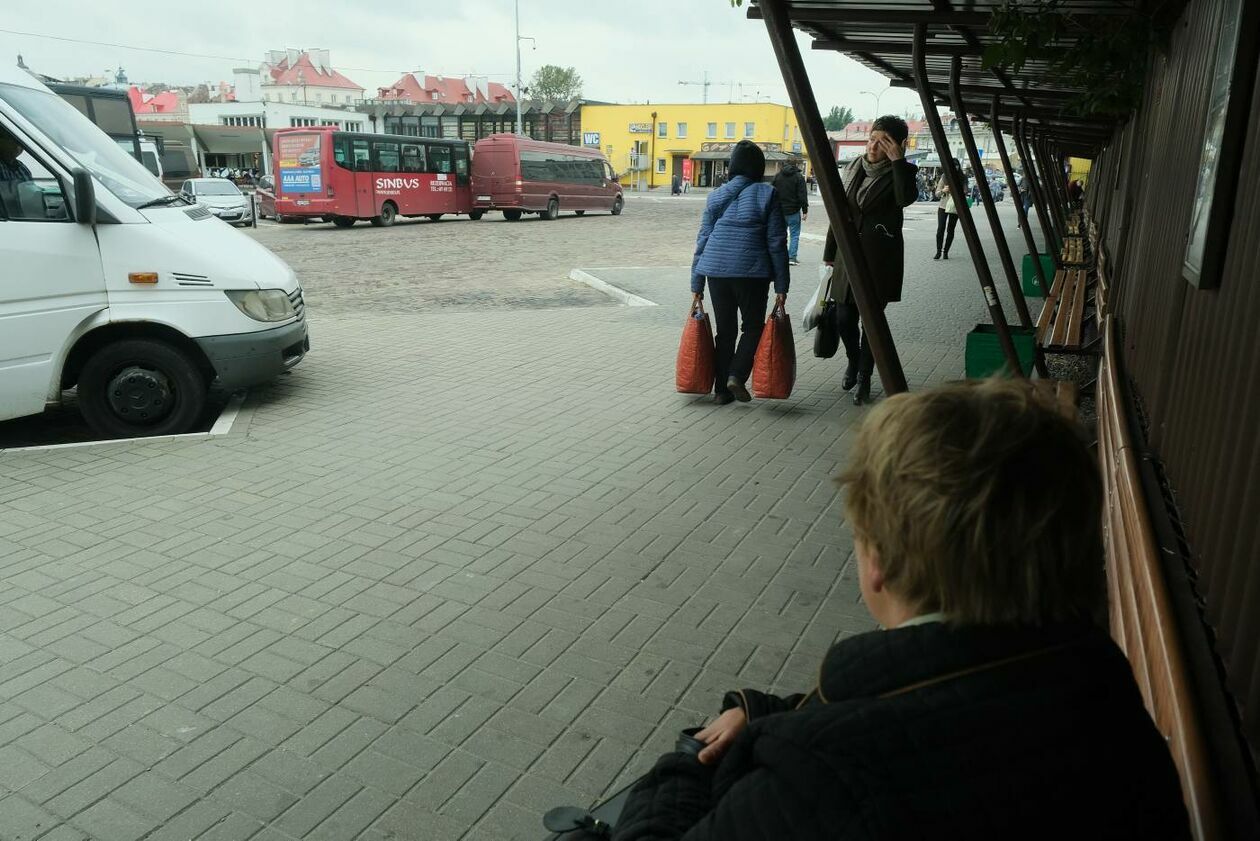  Pasażerowie na lubelskim dworcu PKS (zdjęcie 3) - Autor: Maciej Kaczanowski