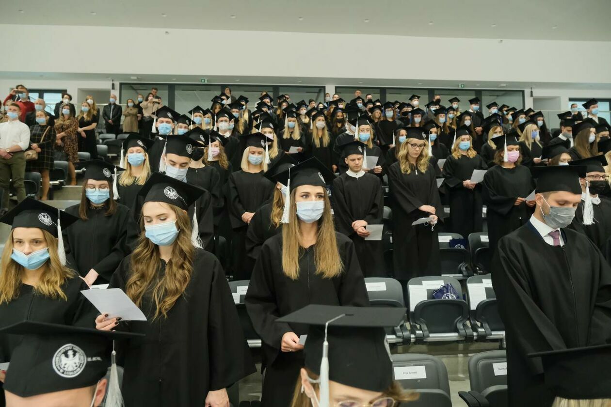  Dyplomy dla absolwentów wydziału stomatologicznego Uniwersytetu Medycznego w Lublinie (zdjęcie 19) - Autor: Maciej Kaczanowski