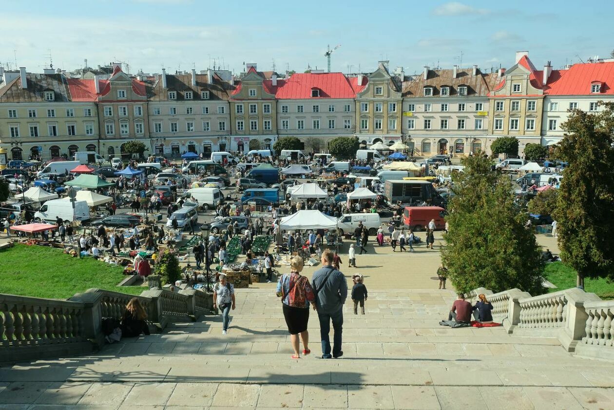 Lubelska giełda staroci: pogoda sprzyjała kolekcjonerom