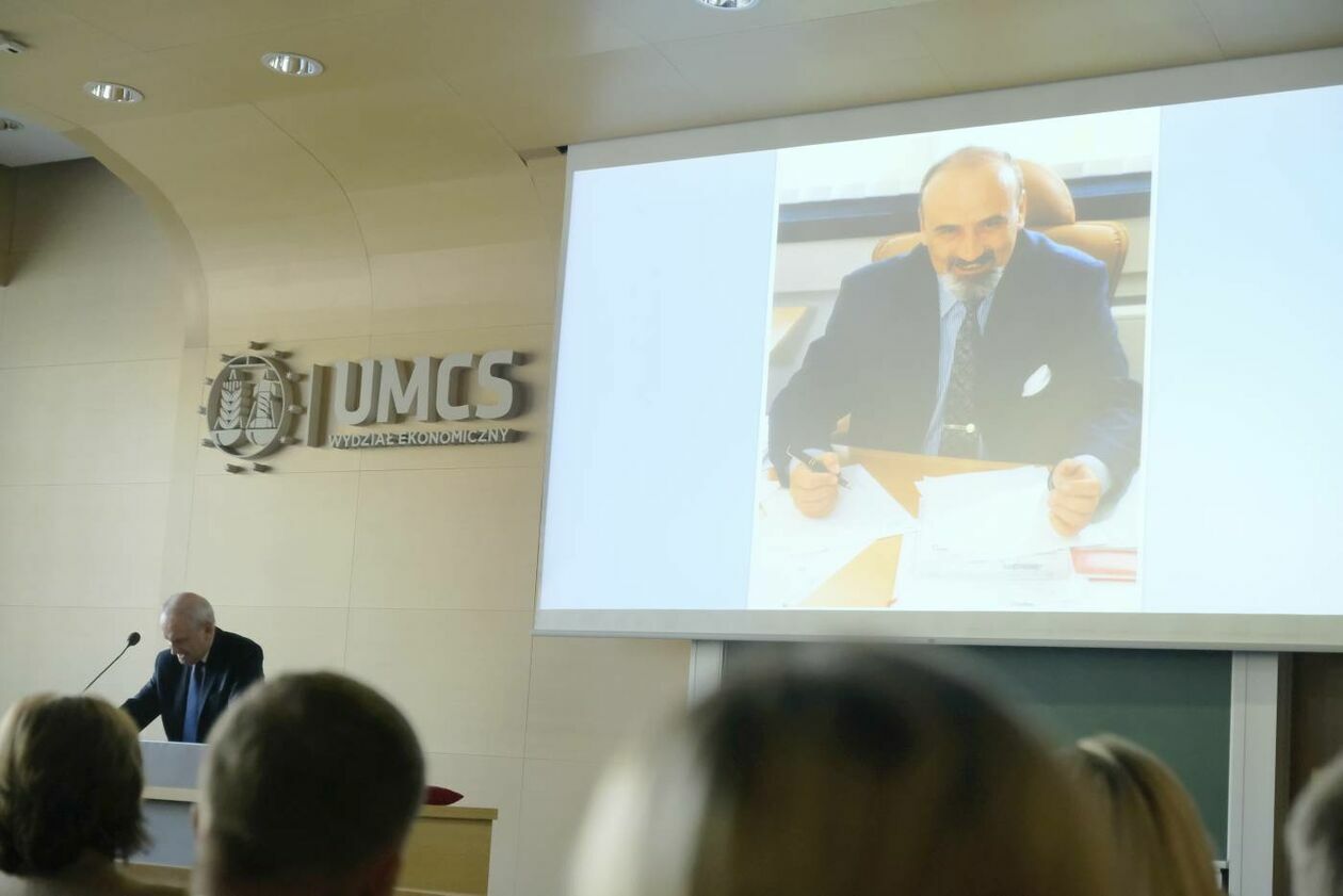  Wydzial Ekonomii UMCS: aula im dr. Lesława Pagi (zdjęcie 13) - Autor: Maciej Kaczanowski