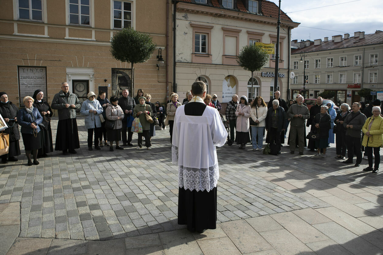  Uliczna modlitwa za Andrzeja Dudę i uchodźców  (zdjęcie 6) - Autor: Jacek Szydłowski 