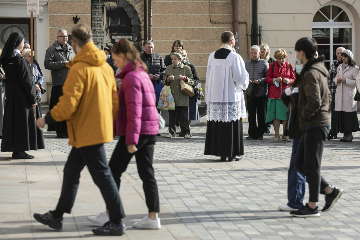  Uliczna modlitwa za Andrzeja Dudę i uchodźców  (zdjęcie 7) - Autor: Jacek Szydłowski 