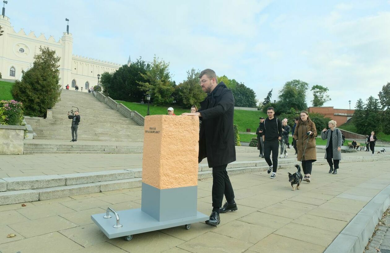  Wędrujący pomnik ofiar biowładzy: happening w Lublinie (zdjęcie 1) - Autor: Maciej Kaczanowski