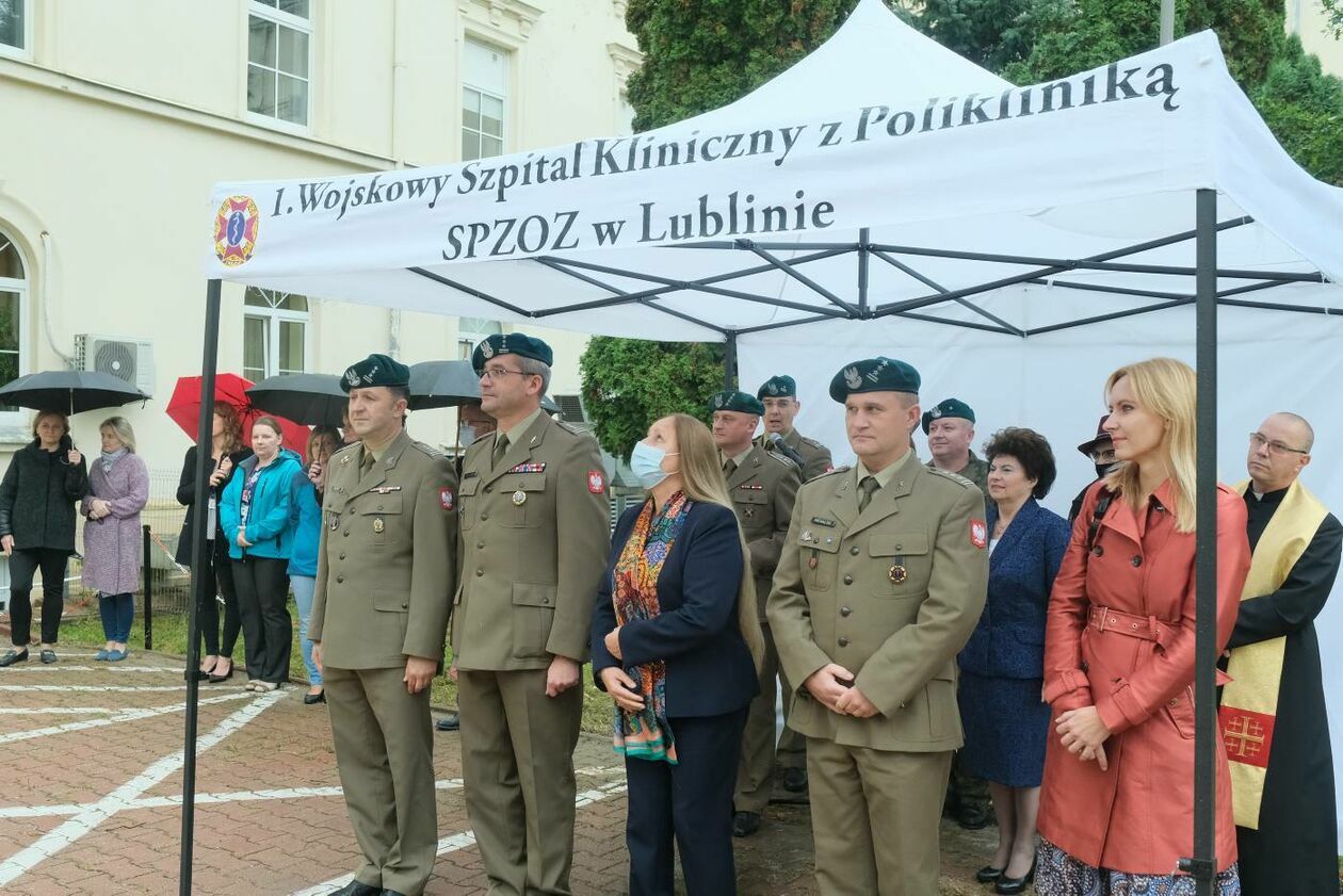  1 Wojskowy Szpital Kliniczny: przekazanie ambulansu od Fundacji PFR  - Autor: Maciej Kaczanowski