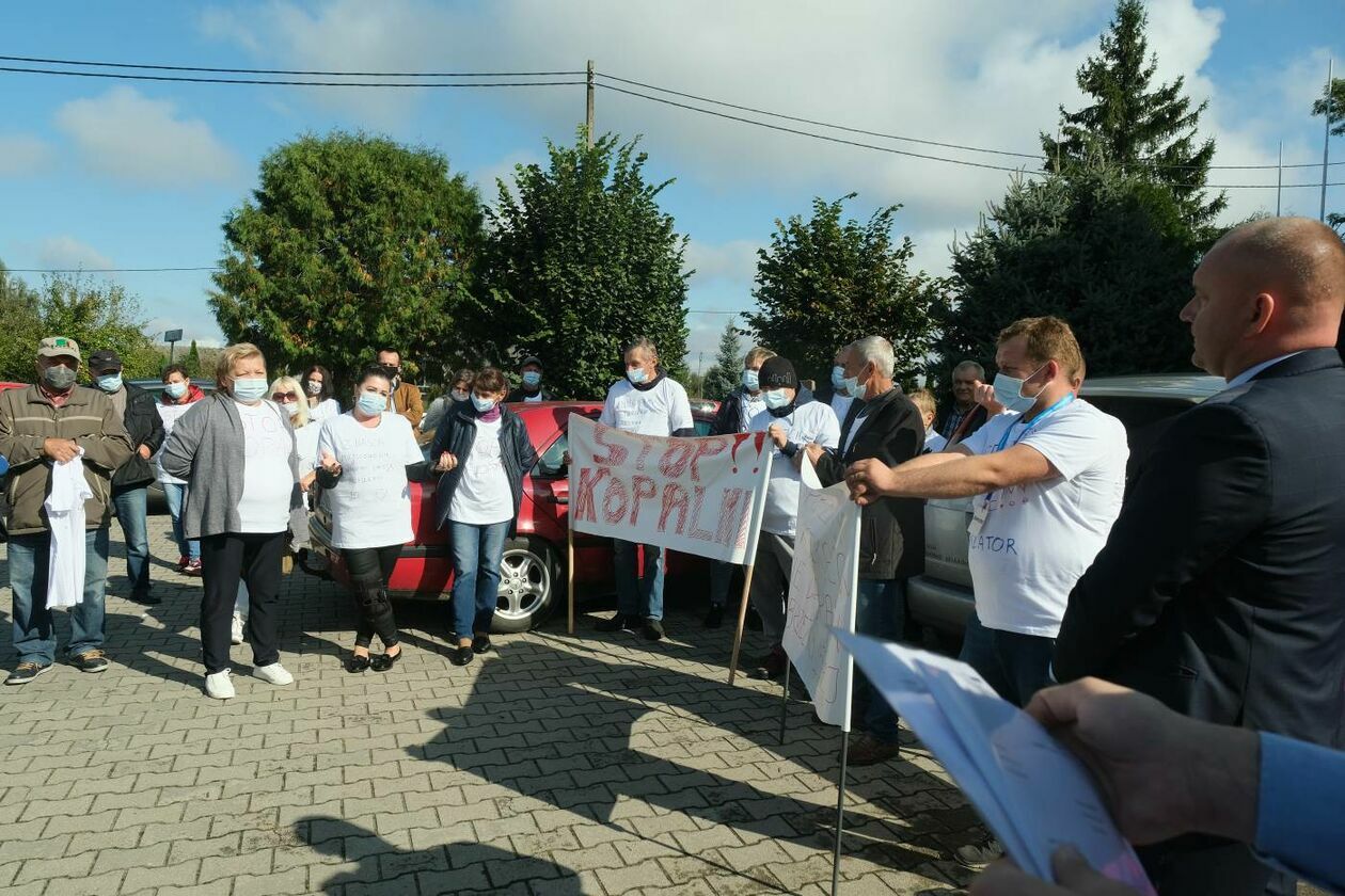  Mieszkańcy gminy Niedźwiada protestują przeciwko budowie kopalni  - Autor: Maciej Kaczanowski