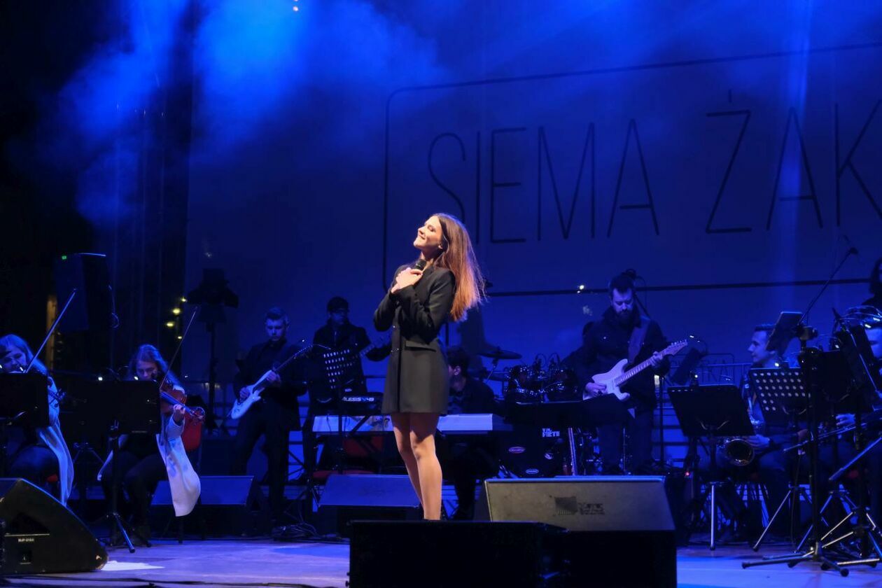  Koncert pt. Siema żaki! na placu Litewskim (zdjęcie 2) - Autor: Maciej Kaczanowski