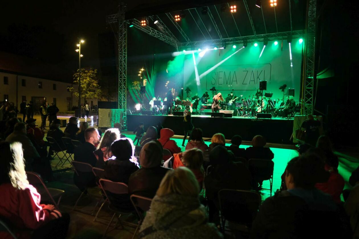  Koncert pt. Siema żaki! na placu Litewskim (zdjęcie 17) - Autor: Maciej Kaczanowski
