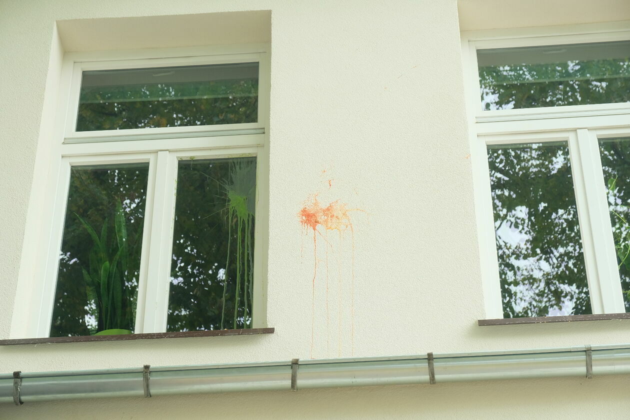  Atak na biuro poselskie Przemysława Czarnka (zdjęcie 2) - Autor: Maciej Kaczanowski