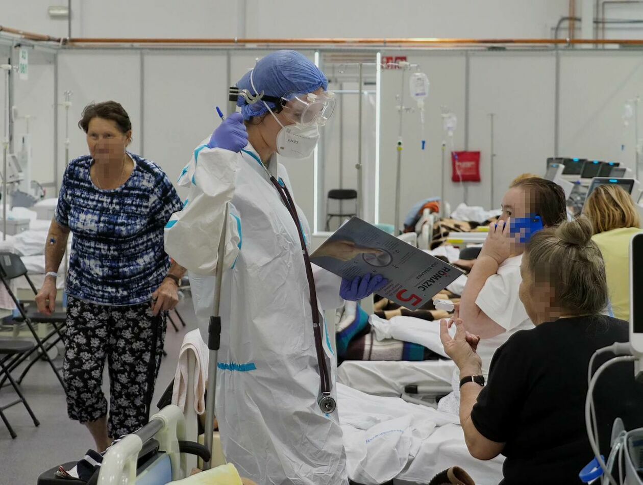 Szpital tymczasowy zorganizowanym w halach Targów Lublin dla chorych na Covid 19 (zdjęcie 11) - Autor: Maciej Kaczanowski