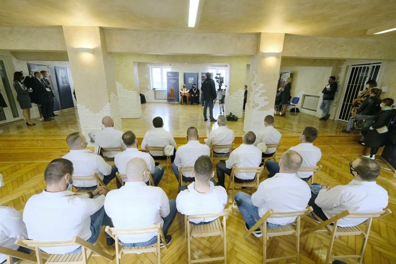 Aresztanci, studenci KUL rozpoczęli rok akademicki  (zdjęcie 13) - Autor: Maciej Kaczanowski