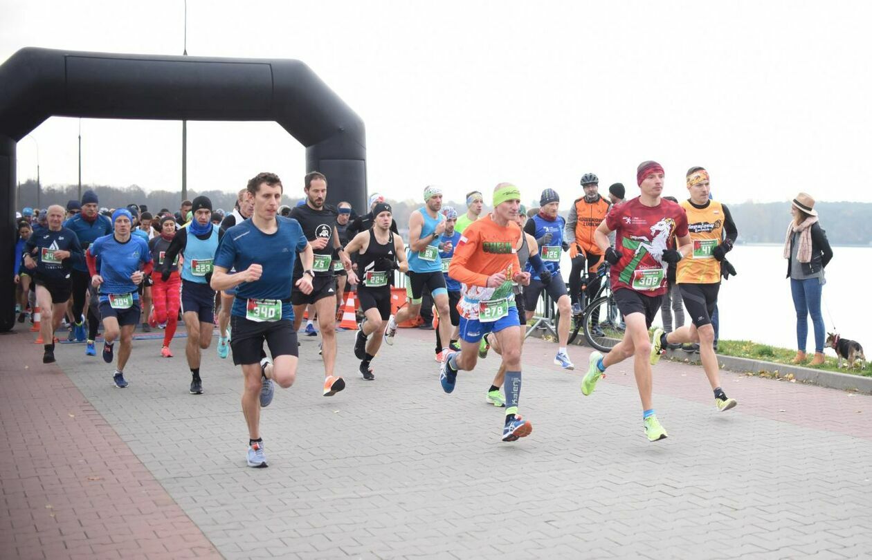  Półmaraton Lubelski -  500 biegaczy na dystansie 21,0975 km (zdjęcie 8) - Autor: Maciej Kaczanowski