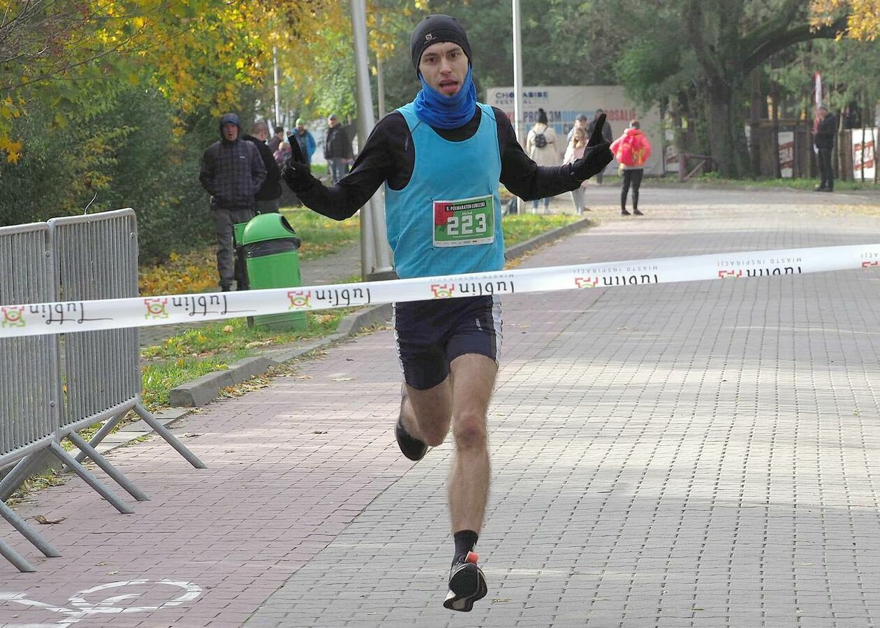  Półmaraton Lubelski -  500 biegaczy na dystansie 21,0975 km (zdjęcie 13) - Autor: Maciej Kaczanowski
