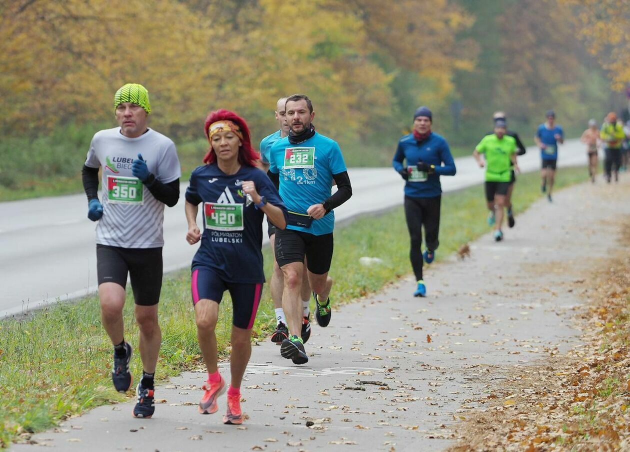  Półmaraton Lubelski -  500 biegaczy na dystansie 21,0975 km (zdjęcie 2) - Autor: Maciej Kaczanowski