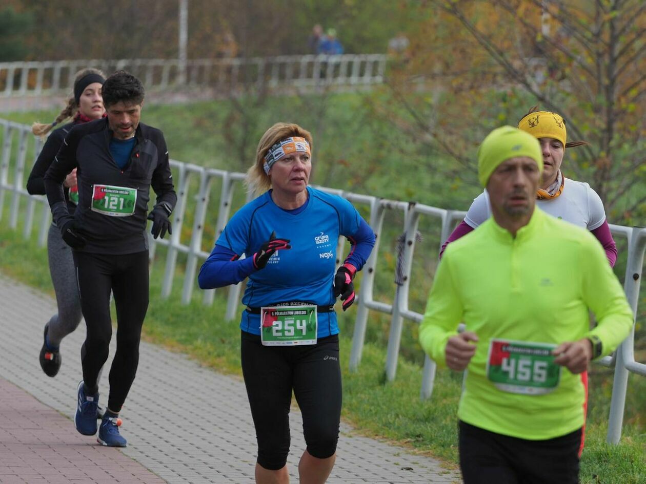 Półmaraton Lubelski -  500 biegaczy na dystansie 21,0975 km (zdjęcie 7) - Autor: Maciej Kaczanowski