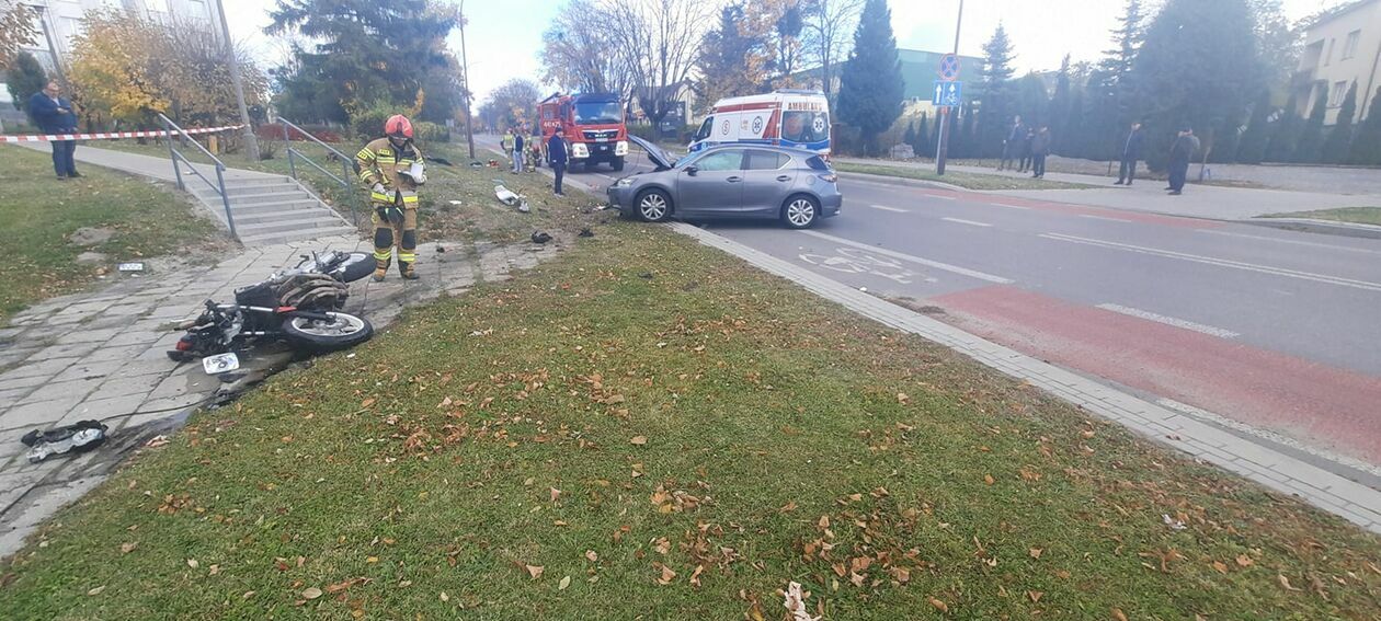  Wypadek przy ul. Lubelskiej w Kraśniku (zdjęcie 2) - Autor: Miejska OSP Kraśnik