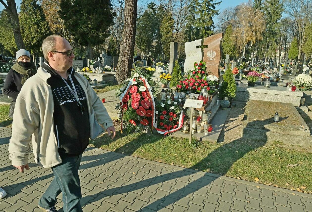  Cmentarz przy ul. Lipowej dzień Wszystkich Świętych (zdjęcie 42) - Autor: Maciej Kaczanowski