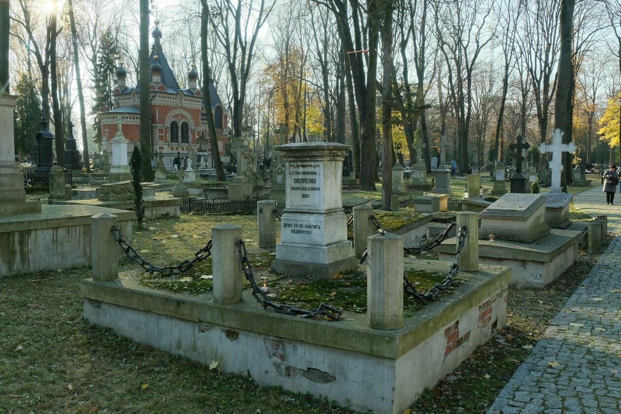  Cmentarz przy ul. Lipowej dzień Wszystkich Świętych (zdjęcie 26) - Autor: Maciej Kaczanowski