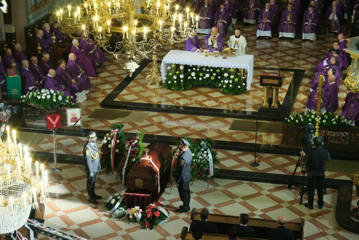  Pogrzeb ks. Grzegorza Pawłowskiego: msza w archikatedrze lubelskiej (zdjęcie 26) - Autor: Maciej Kaczanowski