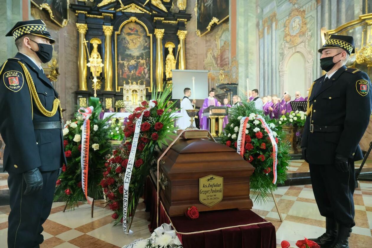  Pogrzeb ks. Grzegorza Pawłowskiego: msza w archikatedrze lubelskiej (zdjęcie 10) - Autor: Maciej Kaczanowski