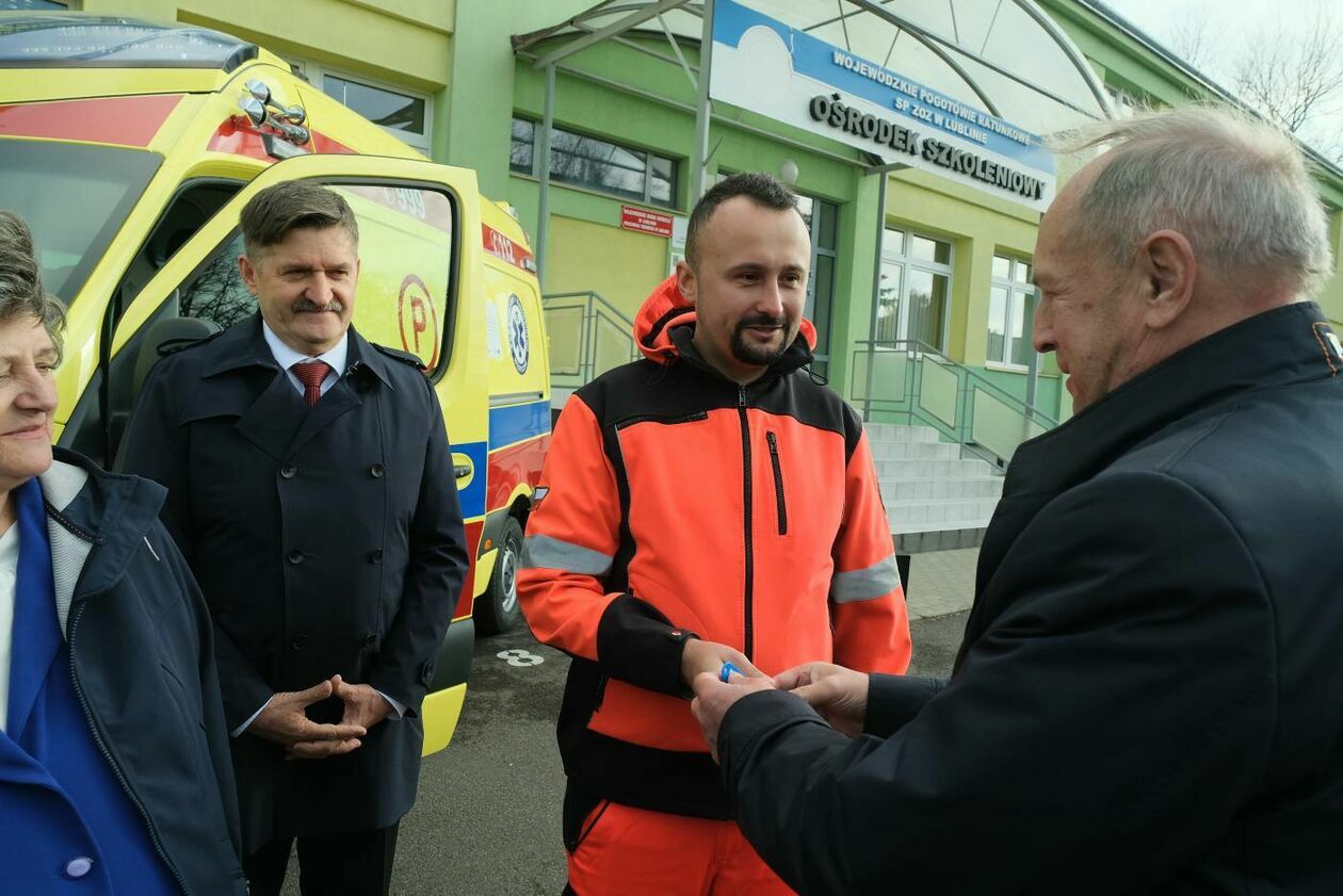  Wojewódzkie Pogotowie Ratunkowe otrzymało dwa nowe ambulansy (zdjęcie 8) - Autor: Maciej Kaczanowski