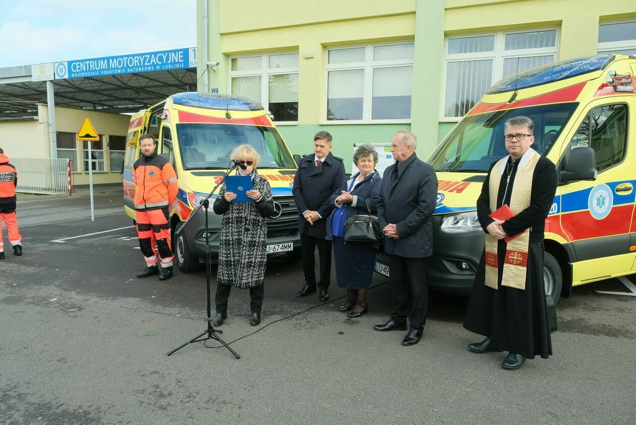  Wojewódzkie Pogotowie Ratunkowe otrzymało dwa nowe ambulansy (zdjęcie 21) - Autor: Maciej Kaczanowski