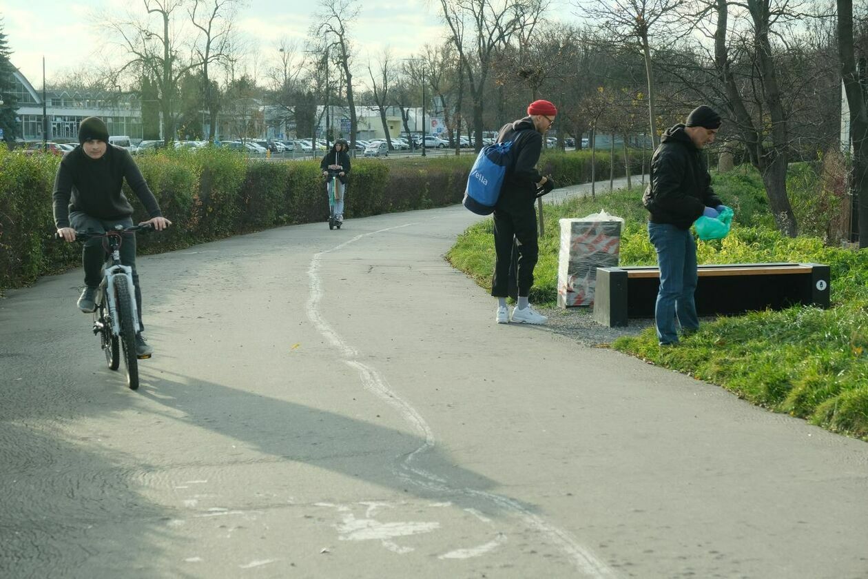  Rowerzyści posprzątali brzegi Bystrzycy (zdjęcie 41) - Autor: Maciej Kaczanowski