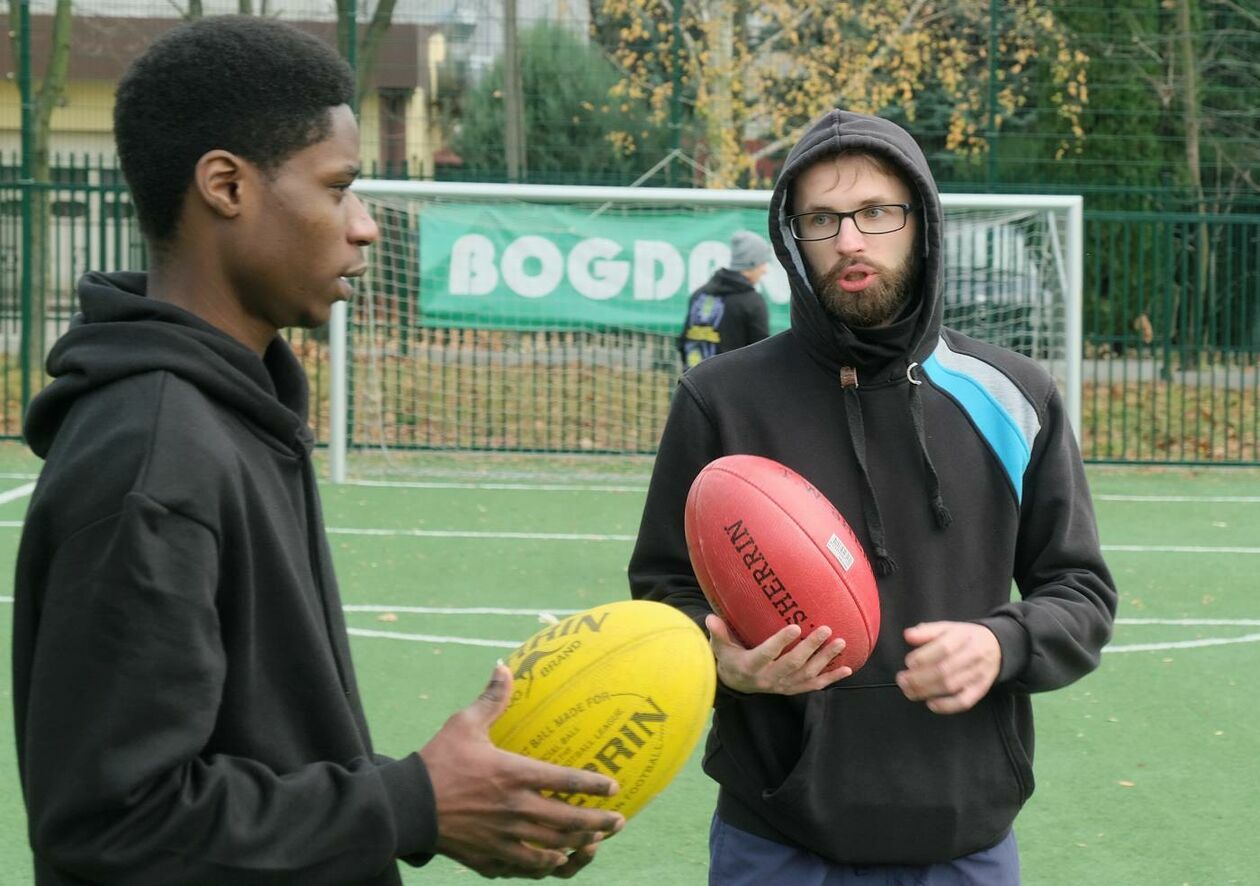 Trening zawodników drużyny futbolu australijskiego Hornets Lublin