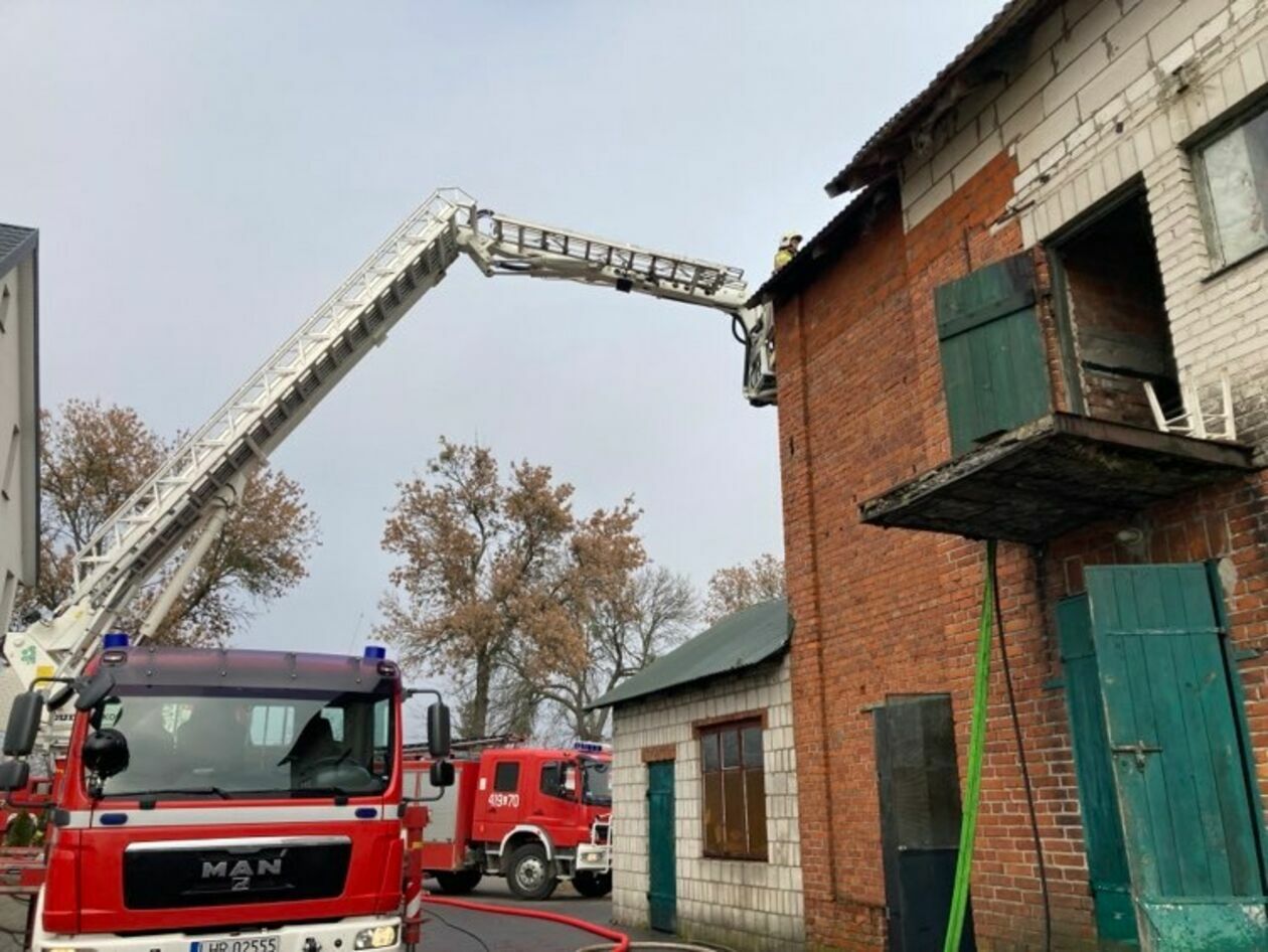  Pożar suszarni chmielu w Witkowie (zdjęcie 3) - Autor: St. kpt. Marcin Lebiedowicz/KP PSP w Hrubieszowie