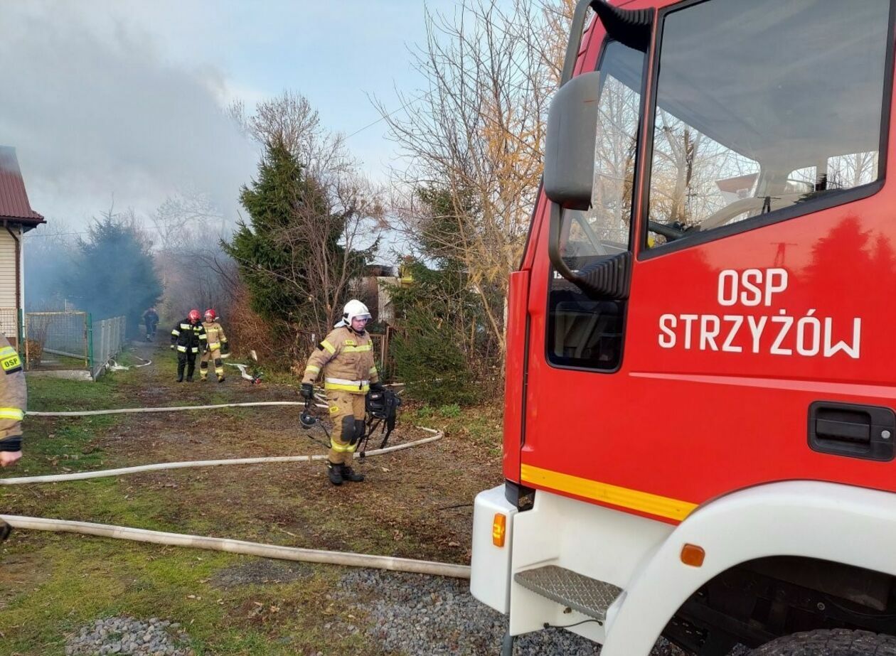  Pożar domu w Horodle (zdjęcie 1) - Autor: st. kpt. Marcin Lebiedowicz/KP PSP w Hrubieszowie