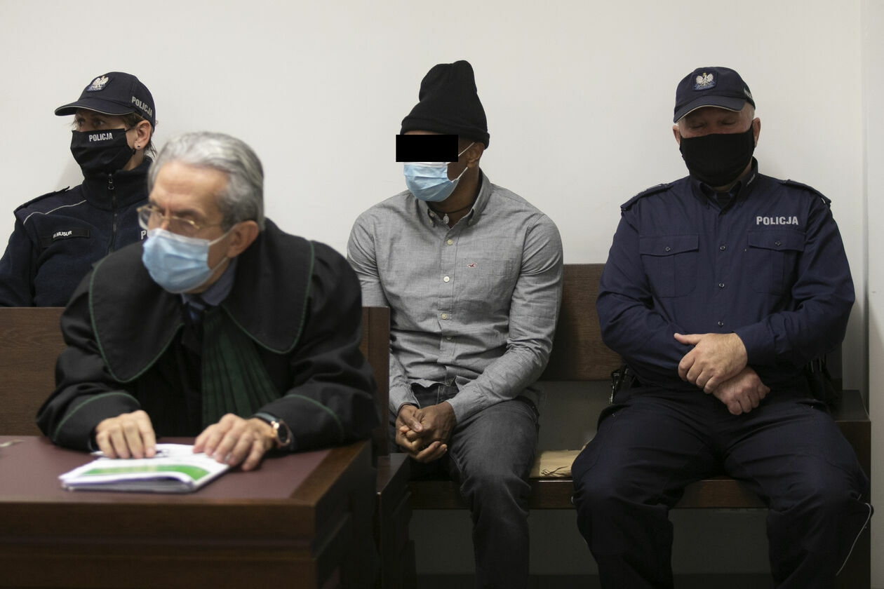  Oskarżeni o oszustwo Nigeryjczycy przed lubelskim sądem (zdjęcie 2) - Autor: Jacek Szydłowski